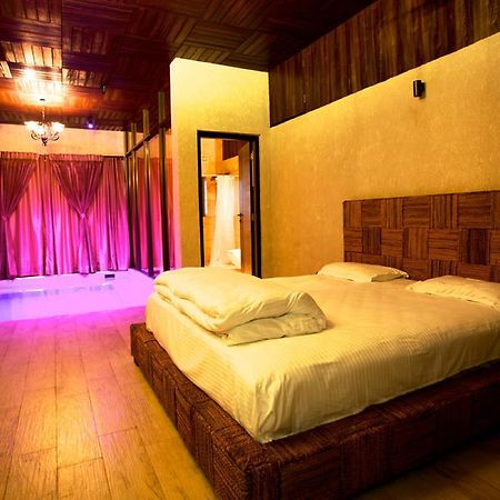 Hotel Kino Lakeside Chalet Lonavla Exterior foto
