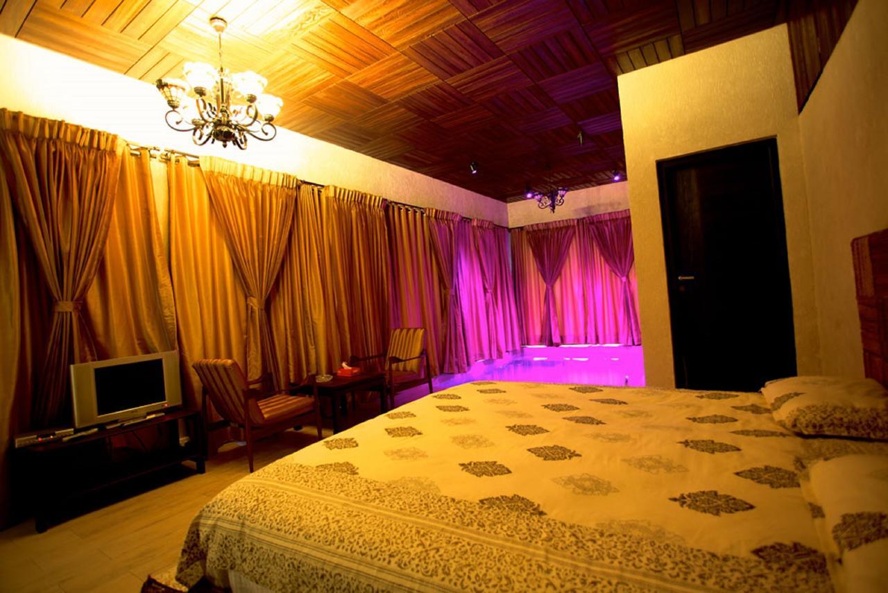 Hotel Kino Lakeside Chalet Lonavla Exterior foto