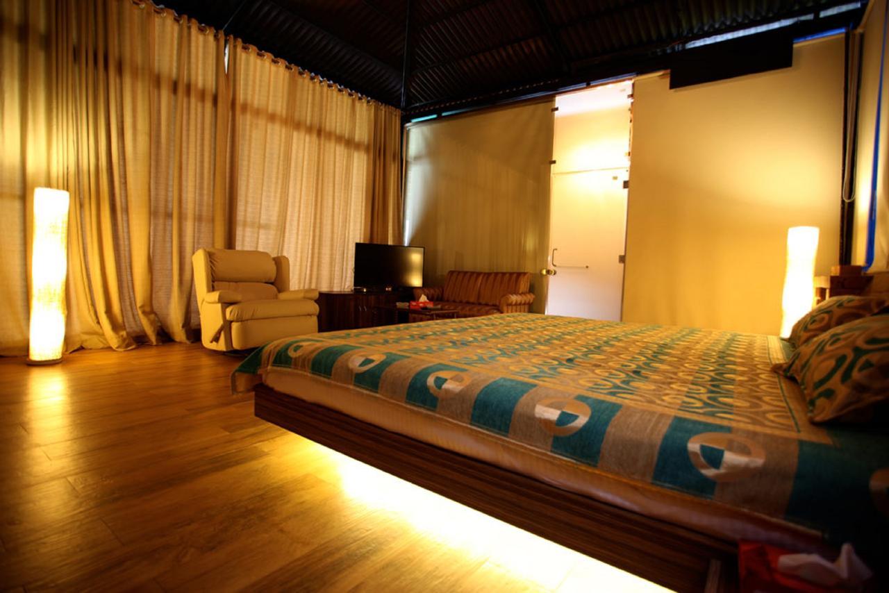 Hotel Kino Lakeside Chalet Lonavla Exterior foto