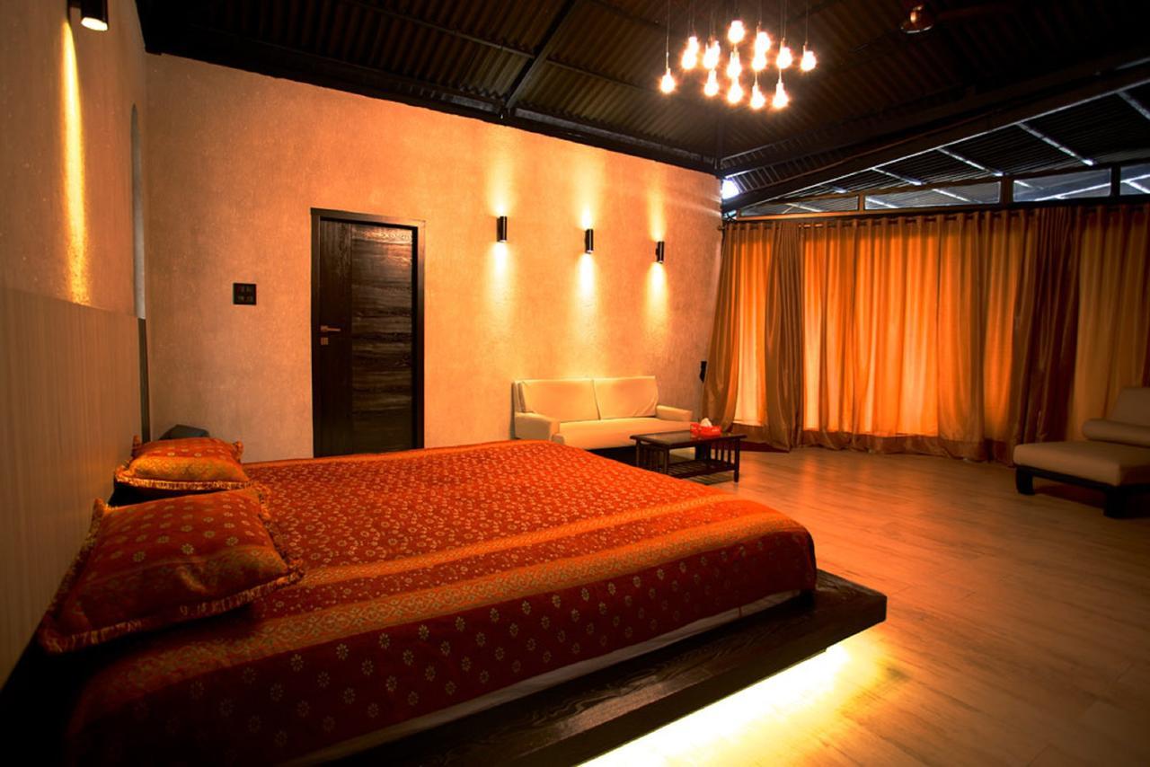 Hotel Kino Lakeside Chalet Lonavla Exterior foto
