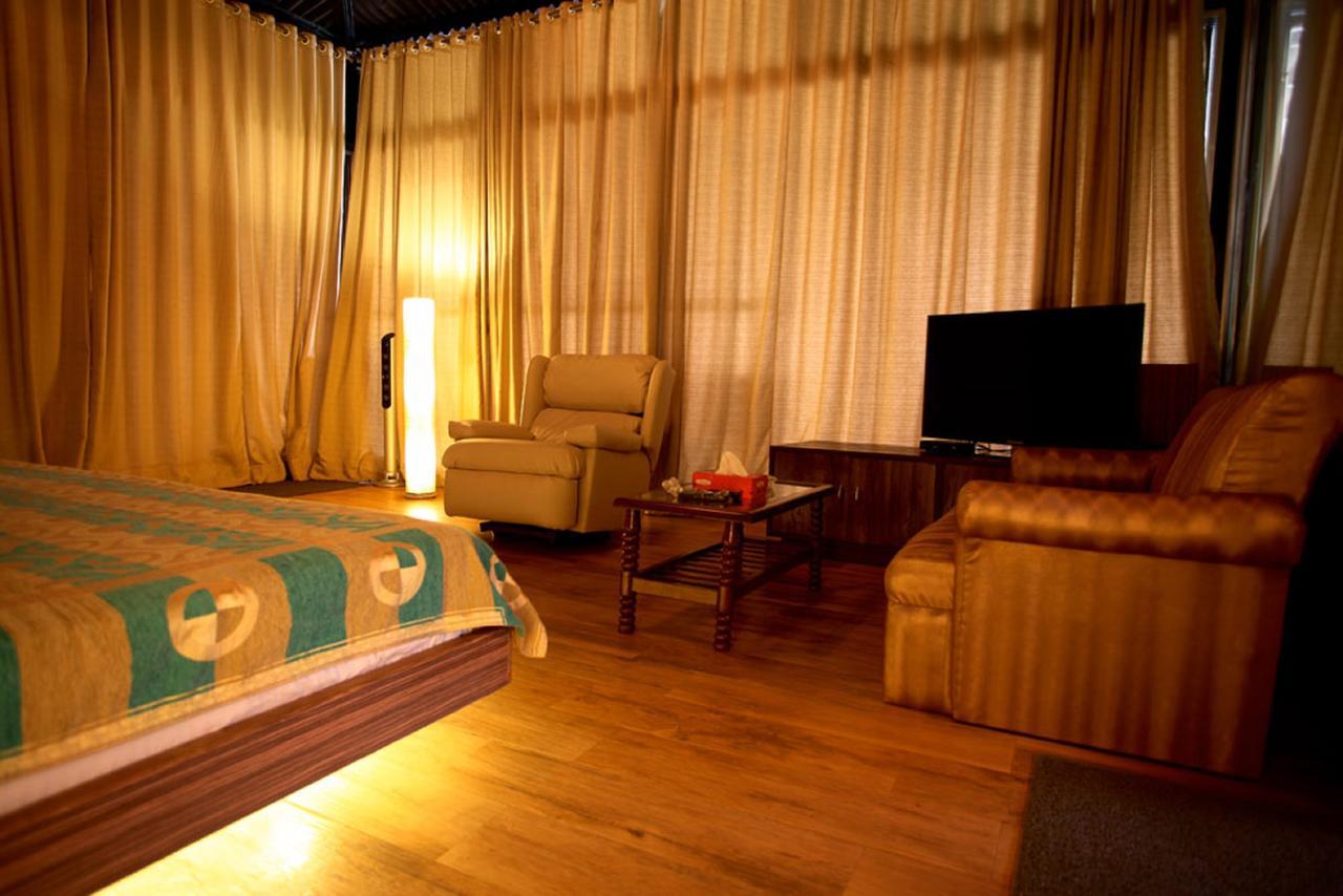Hotel Kino Lakeside Chalet Lonavla Exterior foto