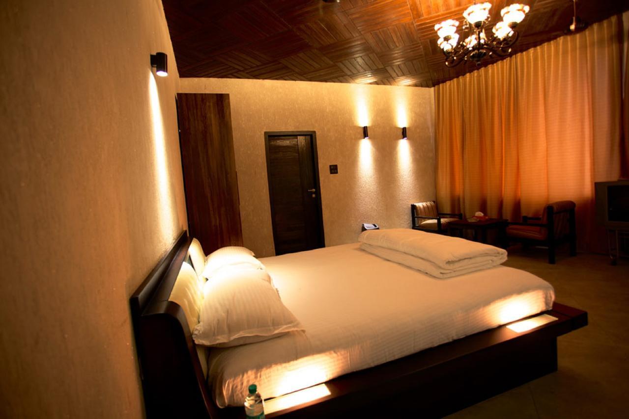 Hotel Kino Lakeside Chalet Lonavla Exterior foto